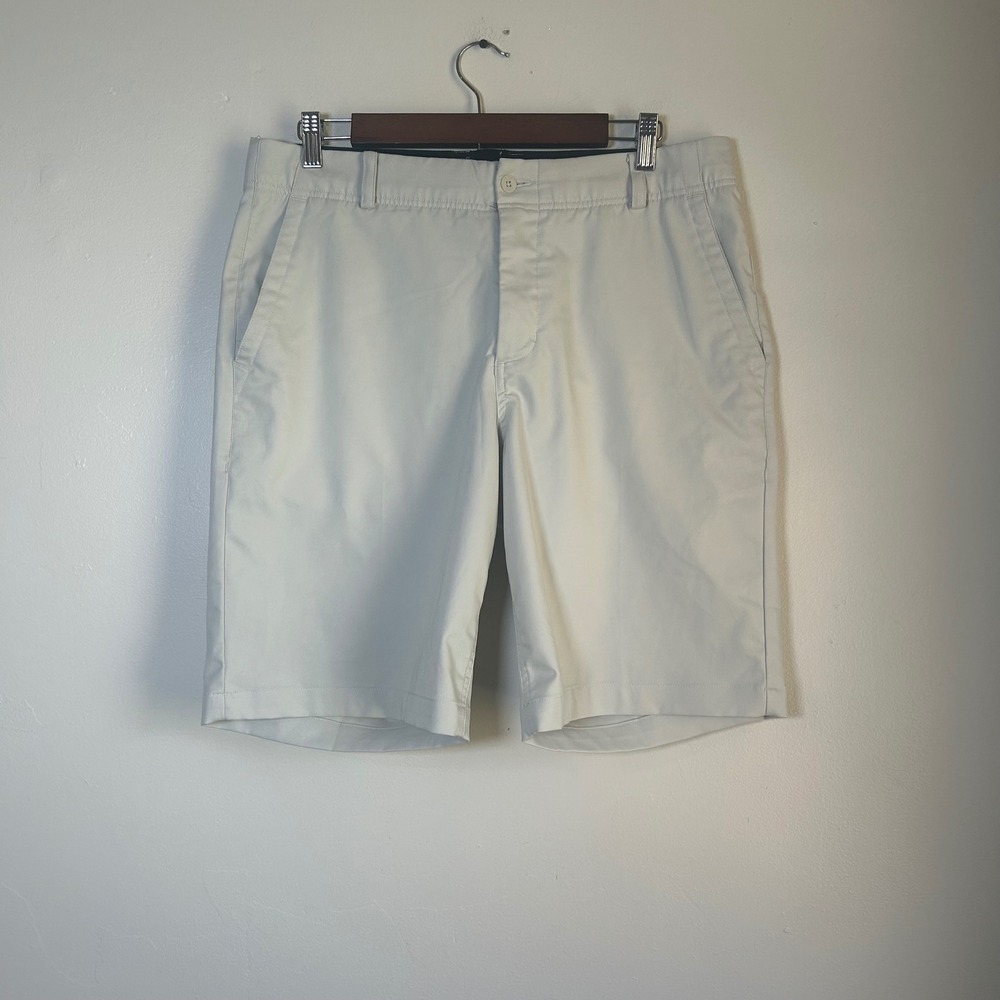 EUC Nike Golf Shorts Dri-FIT Standard Fit Size 34 Light‎ Bone Performance